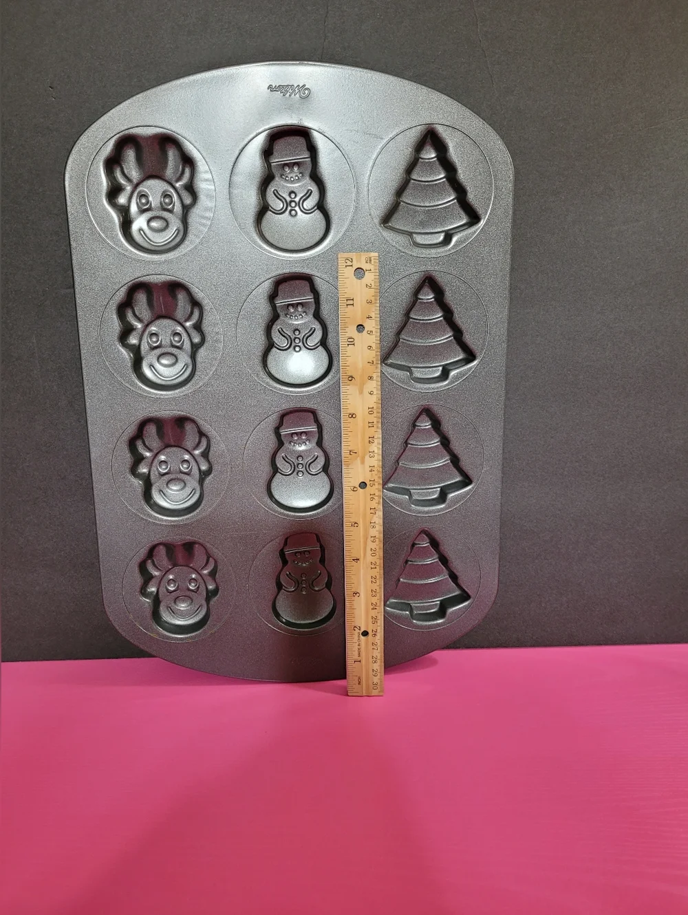 Wilton Nonstick Christmas Theme Baking Pan Tree Snowman Reindeer